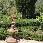 In Mit Grill- Gemeinschaftspool Und Garten By Interhome *