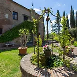 In Mit Grill- Gemeinschaftspool Und Garten By Interhome *