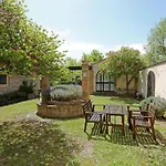 In Mit Grill- Gemeinschaftspool Und Garten By Interhome Chiusi