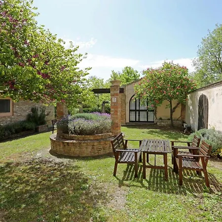 In Mit Grill- Gemeinschaftspool Und Garten By Interhome Chiusi